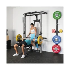 Demi rack à fixation murale avec divers équipements - Matériel de musculation pour homegym