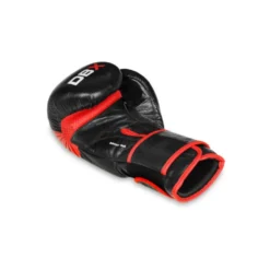 Gants de boxe et sports de combat en cuir rouge
