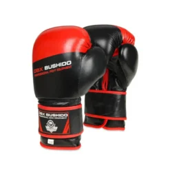 Gants de boxe et sports de combat en cuir rouge