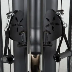 Multi-station d'entraînement avec fonction Lat pull down et Row machine