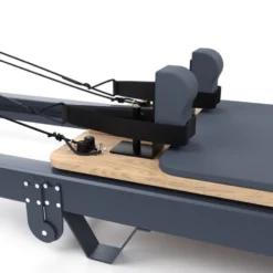 Pilates reformer pliable avec système de résistance à ressorts réglable jusqu'à 79 kg - Appuie-épaules amovibles