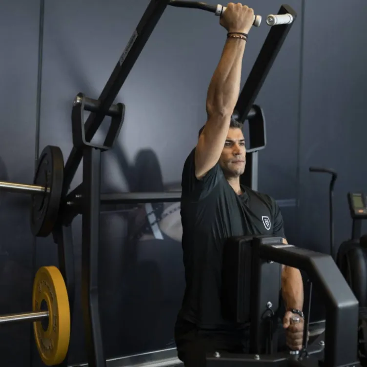Plate Loaded Iso-Lateral Lat Pulldown Titanium Strength Élite Séries EL-PL6 - Appareil de musculation pour le dos