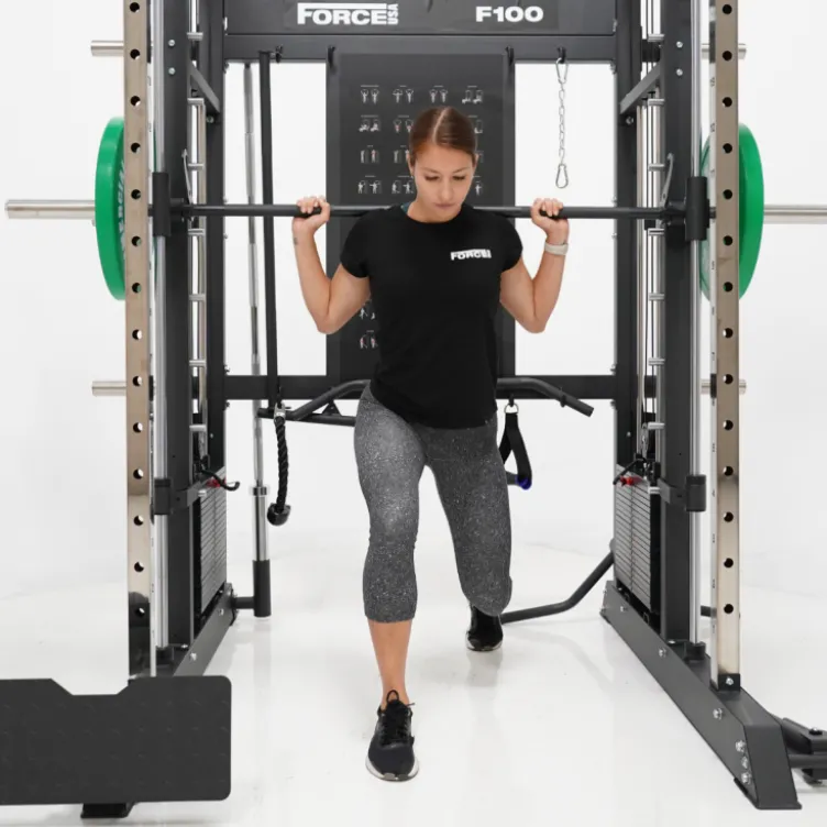 Rack polyvalent Force USA F100 V2 avec 200 kilos de plaques de poids et accessoires de training
