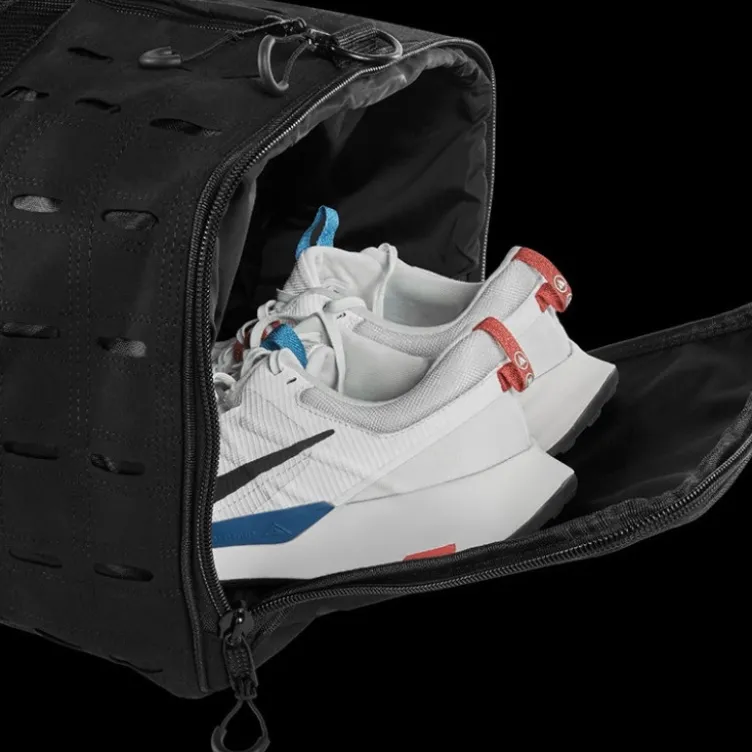 Sac de sport et de voyage d'une volume de 40 à 42 L avec compartiment à chaussures et bandoulière amovible