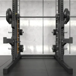 Smith machine ATX série 700 avec poulie à charge libre -Guidage précis et fluide avec supports de rangement multiples intégrés
