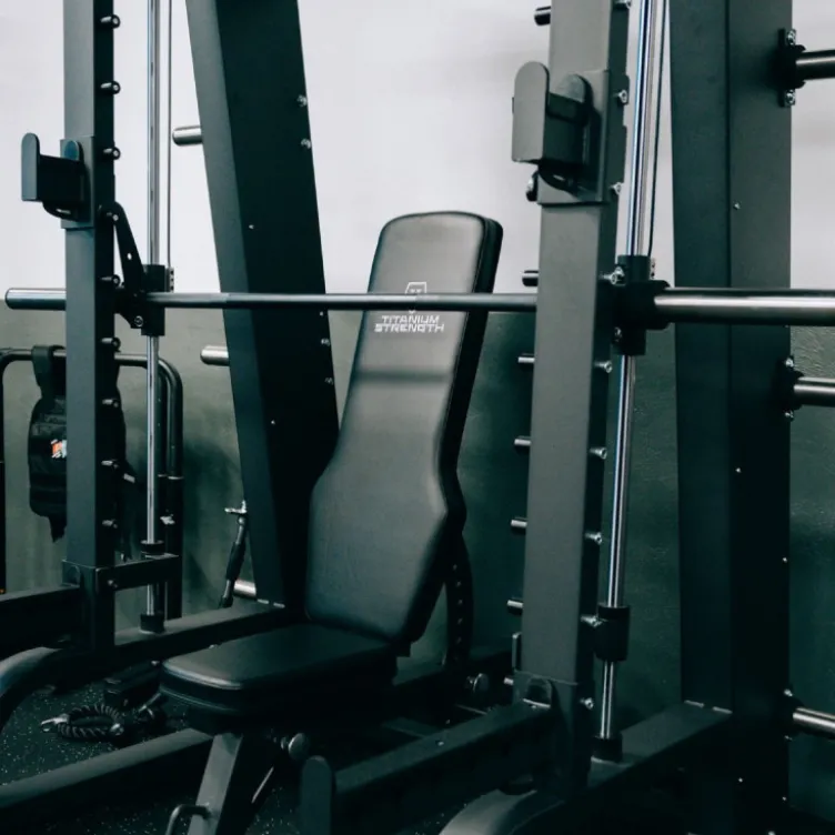 Smith Machine professionnelle pour salle de sport - Capacité de charge 300 kg - Titanium Strength Elite Serie