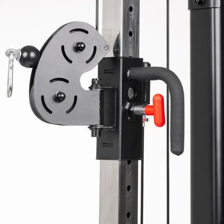Station d'entraînement avec deux colonnes de poids de 80 kg et barre de traction multi-prises