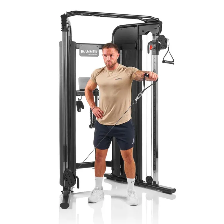 Station d'entraînement avec deux colonnes de poids de 80 kg et barre de traction multi-prises
