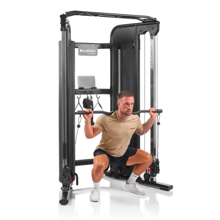 Station d'entraînement avec deux colonnes de poids de 80 kg et barre de traction multi-prises