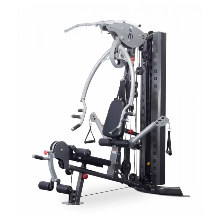 Station multigym à charge guidée 90 kg avec accessoires divers pour entraînement de musculation à domicile