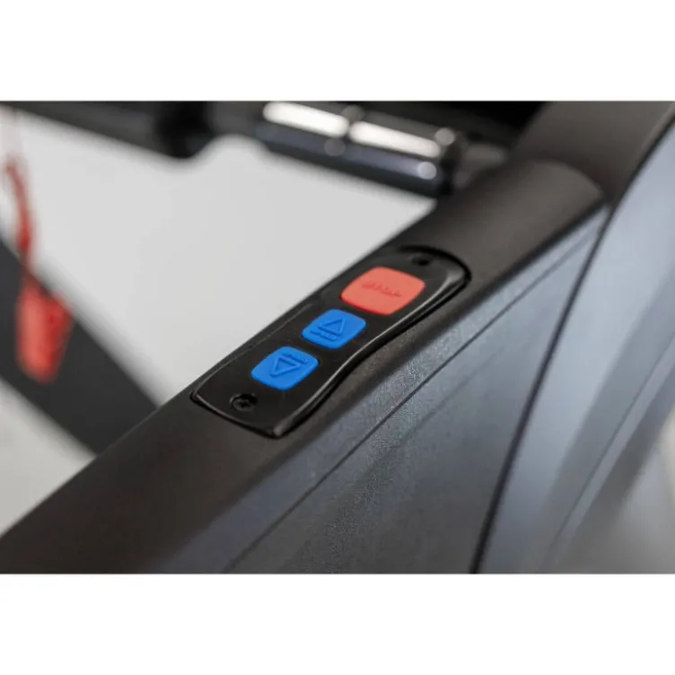 Tapis de course TM900 TFT Titanium Strength Performance Séries avec écran tactile de 16" et vitesse ajustable jusqu'à 22 km/h