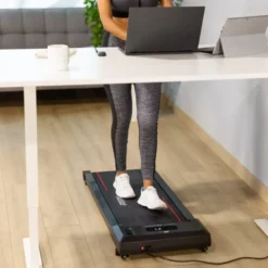 Tapis de marche compact et puissant avec vitesse maximale 6km/h et inclinaison de 5º