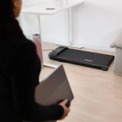 Tapis de marche et course vitesse maximale 8 km/h avec roulettes de transport pour Home-Gym