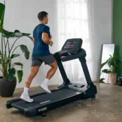 Tapis de running TR 8000 '25 Hammer avec vitesse ajustable de 0,8 à 22 km/h et inclinaison motorisée jusqu'à 15%