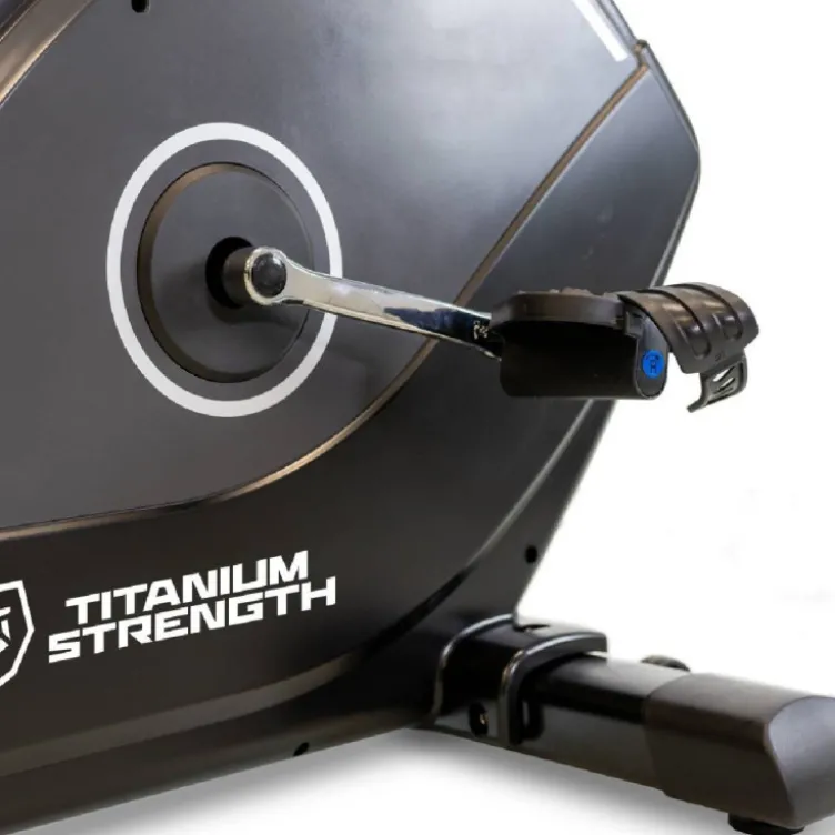 Vélo de cardio semi-allongé RB900 Titanium Strength Performance Séries avec écran LCD - 24 niveaux d'intensité