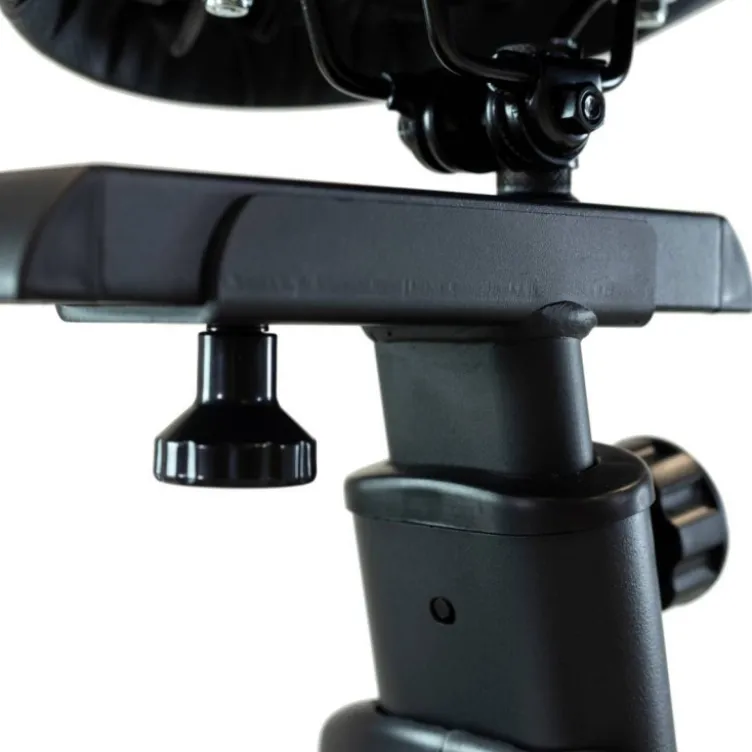 Vélo d'exercice vertical ST900-TFT Titanium Strength Performance Séries avec écran tactile 10" - Volant d'inertie 14 kg