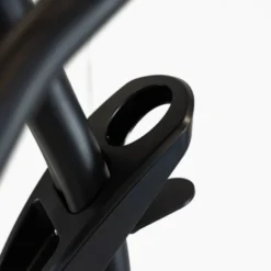 Vélo d'exercice vertical ST900-TFT Titanium Strength Performance Séries avec écran tactile 10