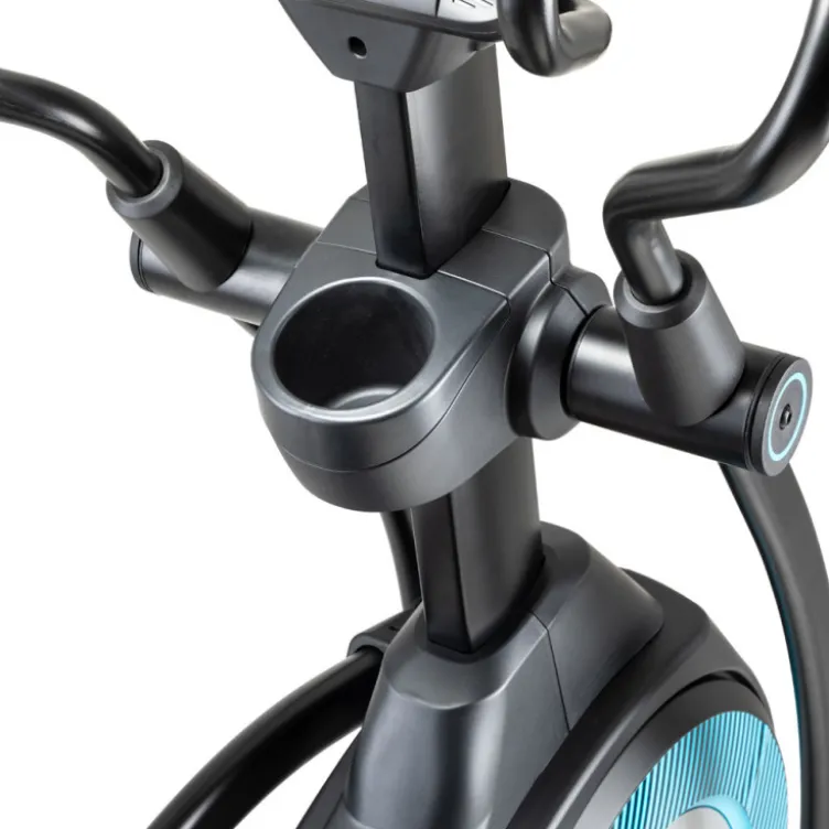 Vélo elliptique au design moderne pour renforcement musculaire et training cardio - Repose pieds avec inclinaison réglable